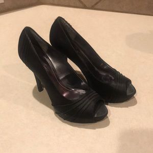 Black Jacqueline Ferrar heels